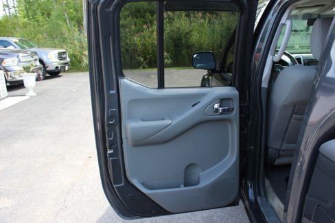 Used 2015 Nissan Frontier SV image 29