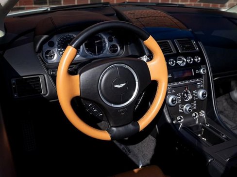 Used 2015 Aston Martin V8 Vantage Roadster image 11