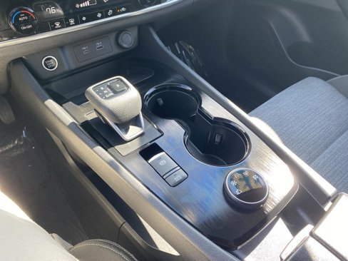 Used 2023 Nissan Rogue SV image 23