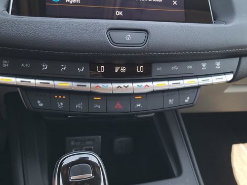 Used 2022 Cadillac XT4 Premium Luxury w/ Technology Package image 40