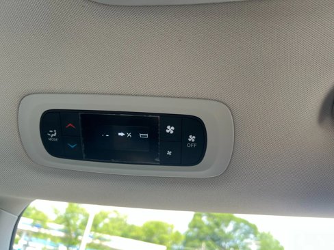 Used 2022 Chrysler Voyager LX image 15
