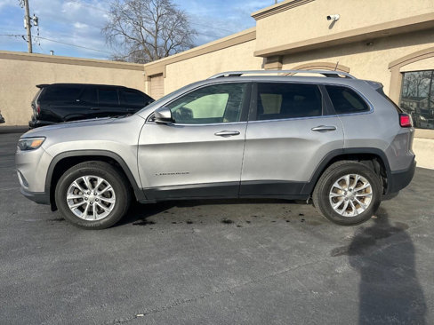 Used 2019 Jeep Cherokee Latitude w/ Popular Appearance Group image 2