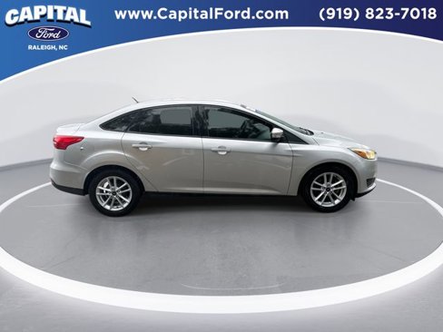 Certified 2017 Ford Focus SE image 9