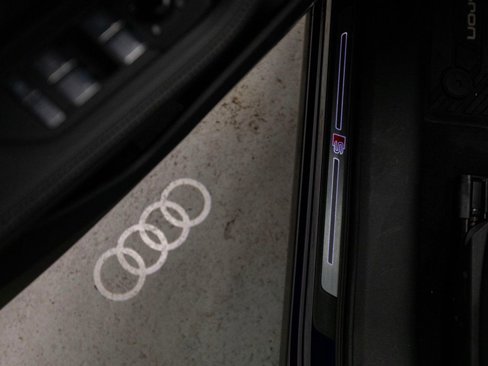 Used 2023 Audi e-tron Premium Plus w/ Premium Plus Package image 31
