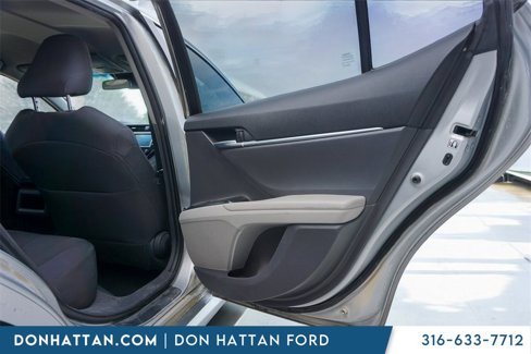 Used 2018 Toyota Camry L image 17