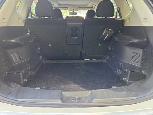 Used 2018 Nissan Rogue SV w/ Sun & Sound Touring Package image 13