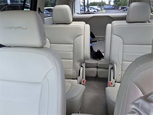 Used 2022 GMC Acadia Denali w/ Denali Ultimate Package image 25