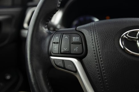 Used 2018 Toyota Highlander SE image 7