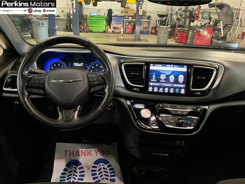 Used 2020 Chrysler Pacifica Touring w/ S Appearance Package image 7
