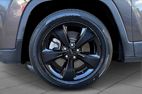 Used 2020 Jeep Cherokee Latitude Plus image 10
