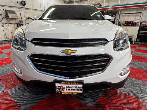 Used 2017 Chevrolet Equinox LT image 2