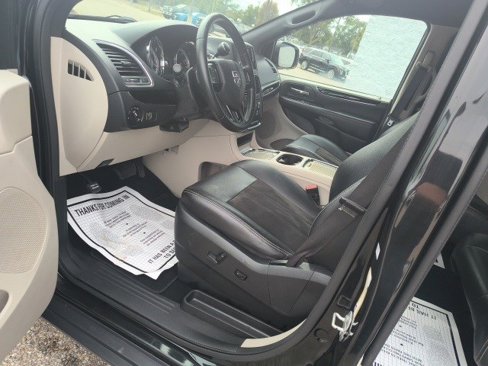 Used 2020 Dodge Grand Caravan SXT image 11