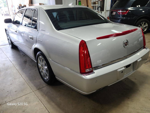 Used 2009 Cadillac DTS w/ Sun And Sound Package image 6