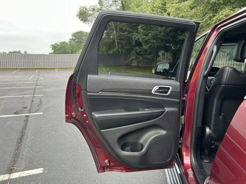 Used 2018 Jeep Grand Cherokee Limited image 24
