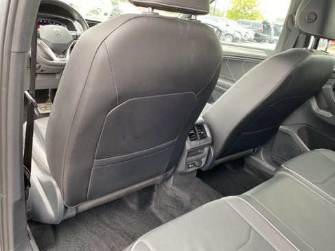 Used 2022 Volkswagen Tiguan SEL R-Line image 35