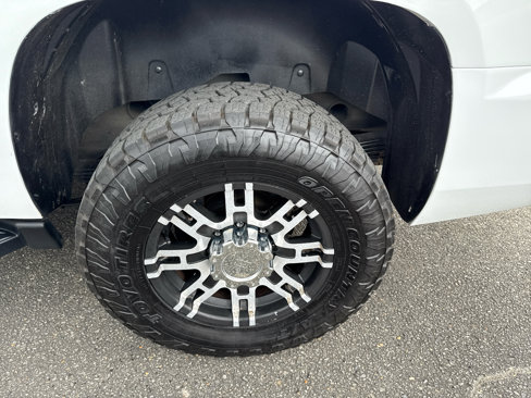Used 2008 Chevrolet Suburban 2500 w/ Skid Plate Package image 11