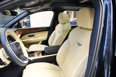 Used 2023 Bentley Bentayga Extended Wheelbase image 9