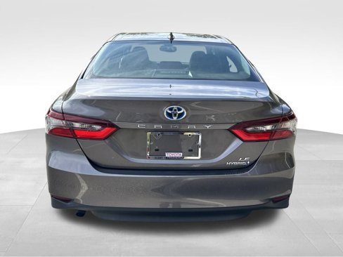 Used 2022 Toyota Camry LE image 4