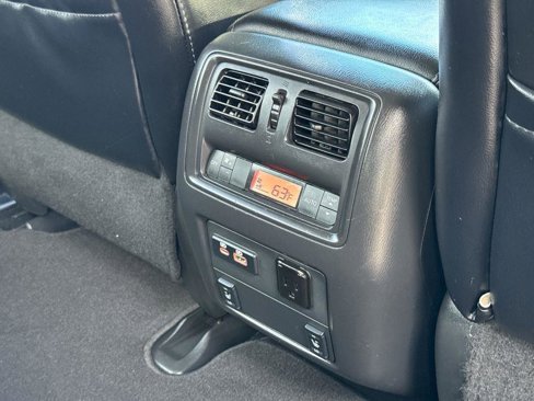 Used 2019 Nissan Pathfinder SL image 19