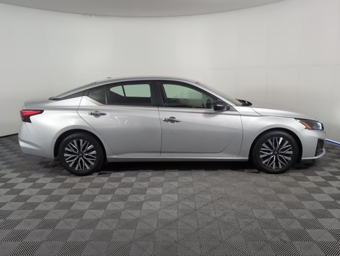 Used 2024 Nissan Altima 2.5 SV image 11