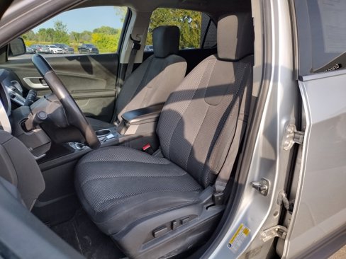 Used 2011 Chevrolet Equinox LT w/ Driver Convenience Package image 2