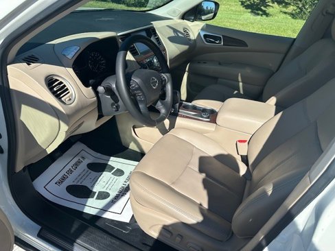 Used 2019 Nissan Pathfinder Platinum image 11