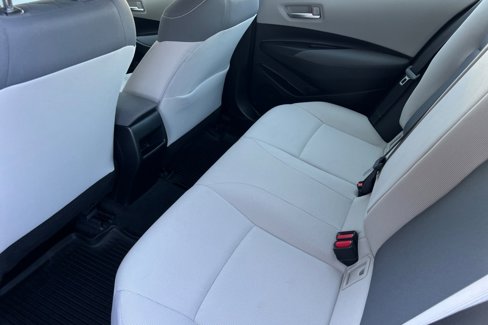Used 2021 Toyota Corolla LE image 9