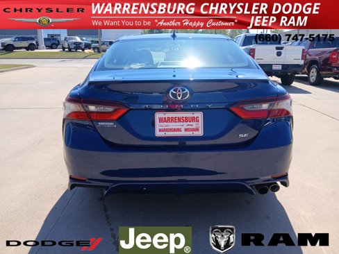 Used 2023 Toyota Camry SE image 4