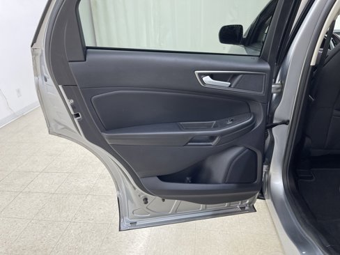 Used 2020 Ford Edge SE image 15
