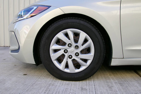 Used 2017 Hyundai Elantra SE image 37