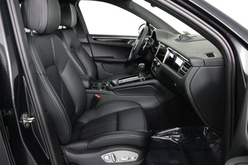 Used 2025 Porsche Macan image 31