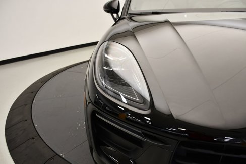 Used 2023 Porsche Macan Turbo image 15