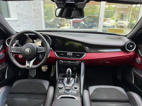 Used 2021 Alfa Romeo Giulia Quadrifoglio image 39