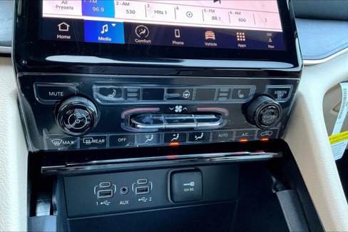 New 2025 Jeep Grand Cherokee Limited image 18