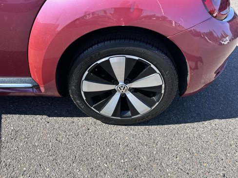 Used 2017 Volkswagen Beetle #PinkBeetle image 25