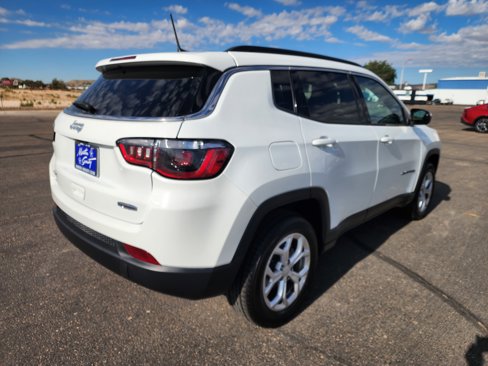 Used 2024 Jeep Compass Latitude image 5