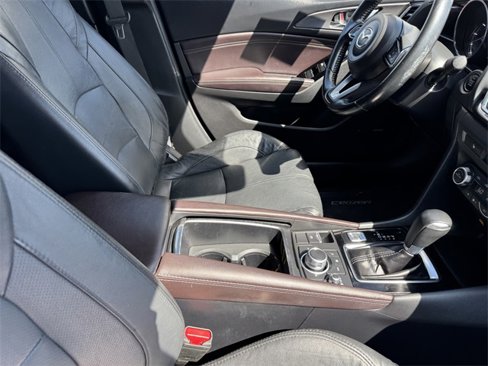 Used 2018 MAZDA MAZDA3 Grand Touring image 7