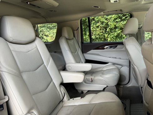 Used 2016 Cadillac Escalade ESV Luxury image 17