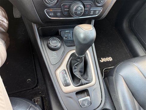 Used 2018 Jeep Cherokee Limited image 20