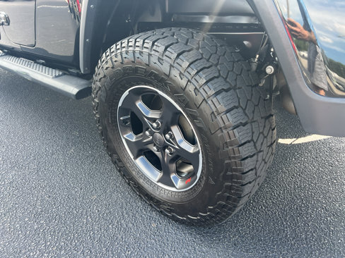Certified 2023 Jeep Gladiator Sport image 8