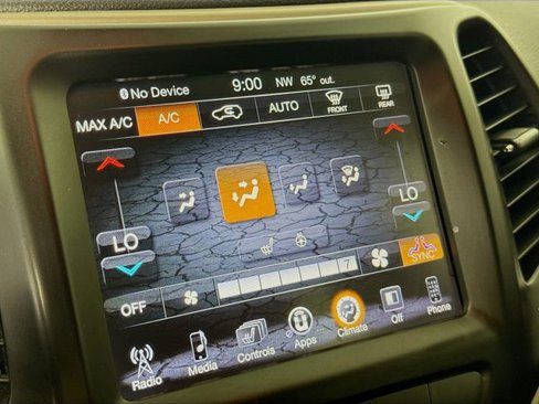 Used 2015 Jeep Cherokee Latitude w/ Comfort/Convenience Group image 18