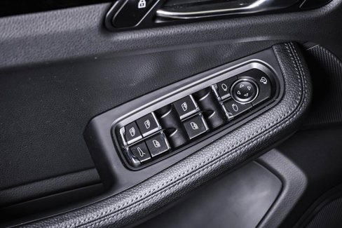 Certified 2025 Porsche Macan image 26