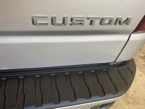 Used 2021 Chevrolet Silverado 1500 Custom image 13