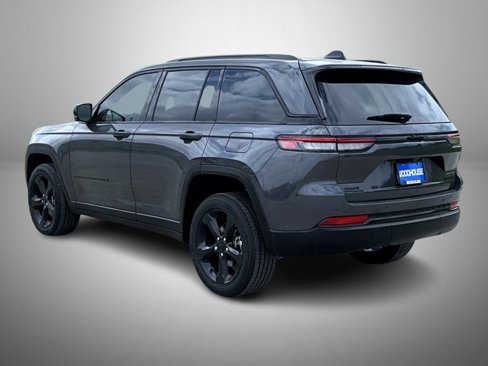 Used 2024 Jeep Grand Cherokee Altitude image 7