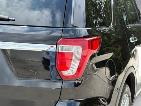 Used 2018 Ford Explorer Limited image 12
