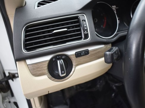 Used 2018 Volkswagen Passat 2.0T SE image 10