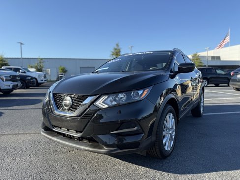 Used 2020 Nissan Rogue Sport SV image 3