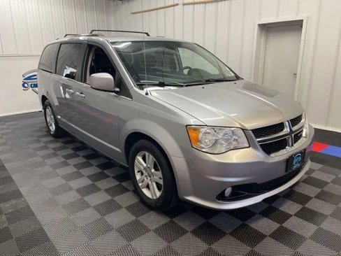 Used 2020 Dodge Grand Caravan Crew w/ Driver Convenience Group image 2
