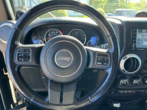 Used 2011 Jeep Wrangler Unlimited Sahara w/ Connectivity Group image 15