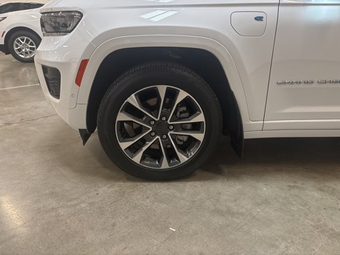 Used 2023 Jeep Grand Cherokee Overland w/ Advanced Protech Group III image 21